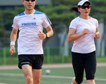 开云体育官方-游泳决赛进入倒计时：选手争夺一线天，2021游泳比赛视频