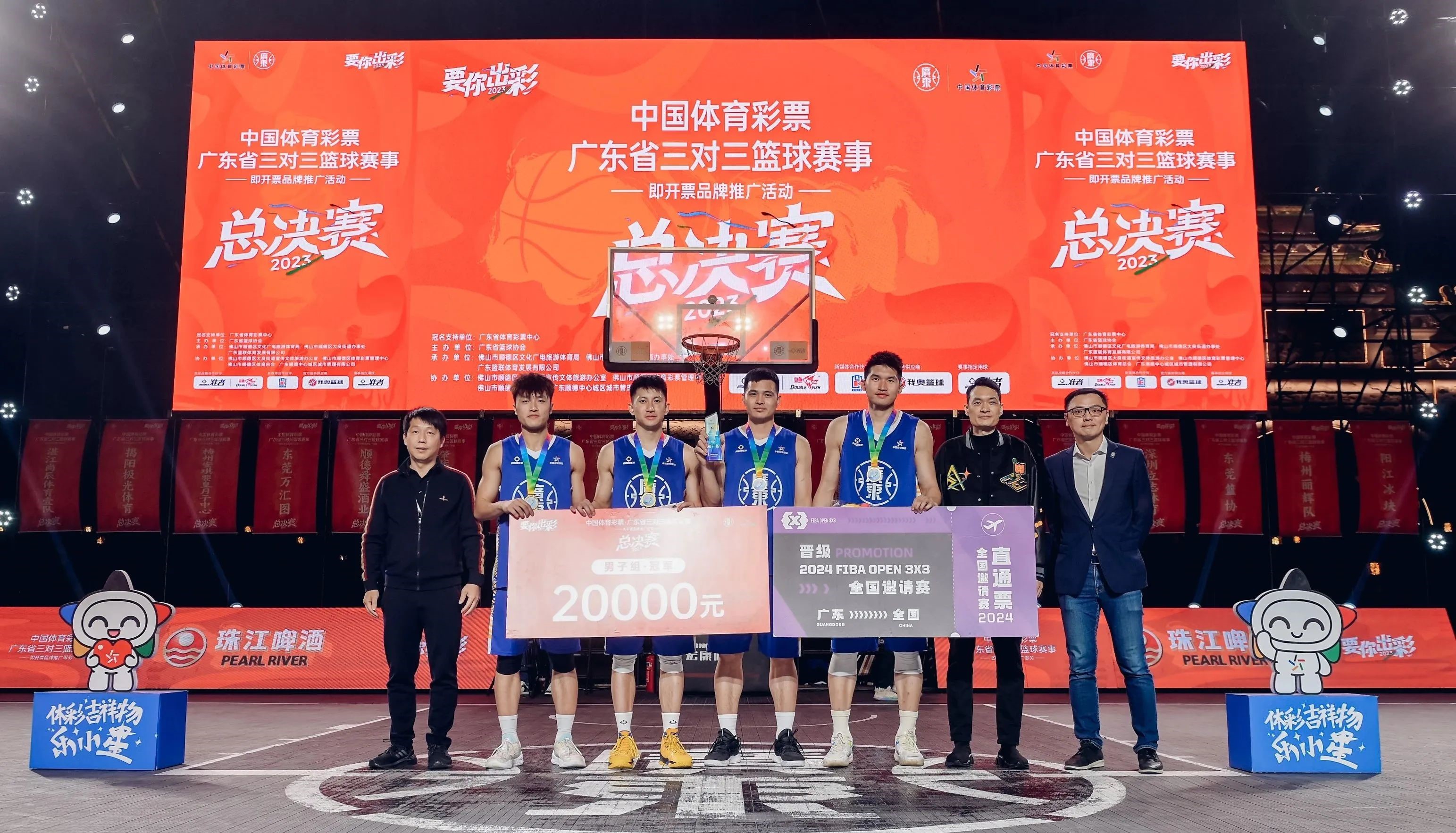 篮球比赛中，球队在国际赛场上闪耀全场